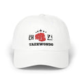 Czapka Taekwondo Classic Dad – regulowana, biała czapka z motywem pięści